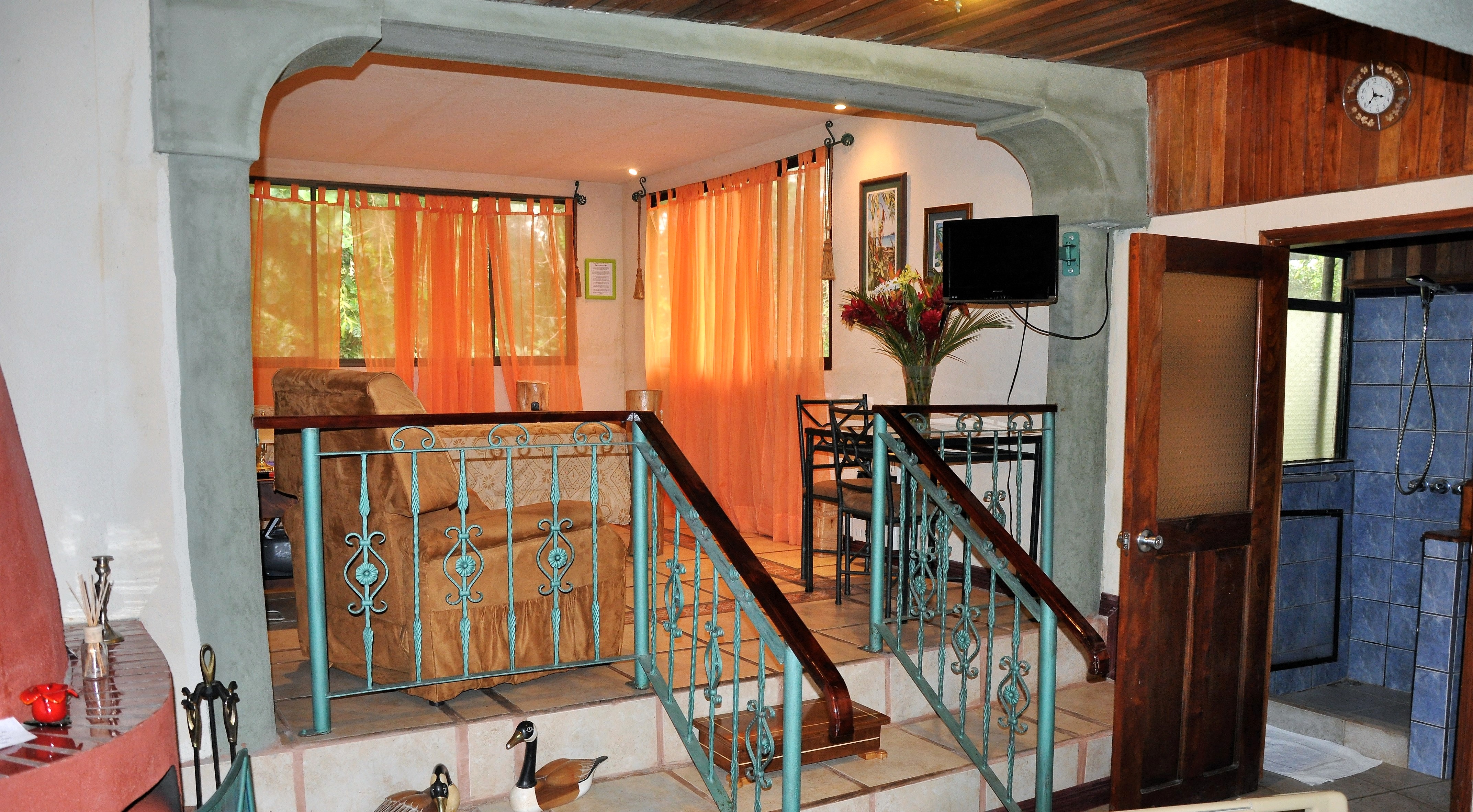 https://mountainlodgechetica.com/wp-content/uploads/2016/10/bodeguita-3.jpg