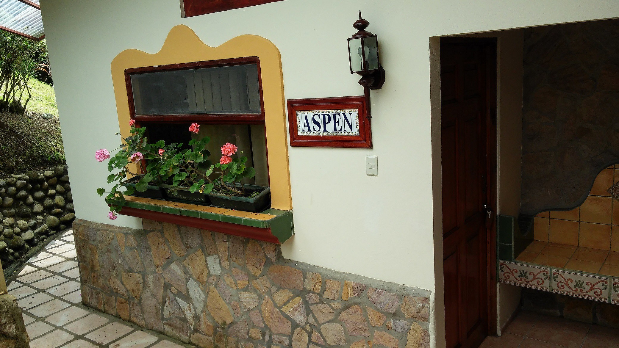 https://mountainlodgechetica.com/wp-content/uploads/2019/06/aspen-1.jpg
