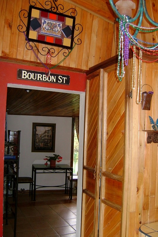 https://mountainlodgechetica.com/wp-content/uploads/2019/06/bourbon-st-5.jpg